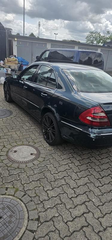 Gebraucht Mercedes E220 Elegance 150 PS (110 kW) 2003 Grün Limousine