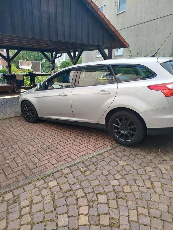 Silber Gebraucht 2013 Ford Focus Kleinwagen | 3.000 € (Fairer Preis) - Bild 1/4