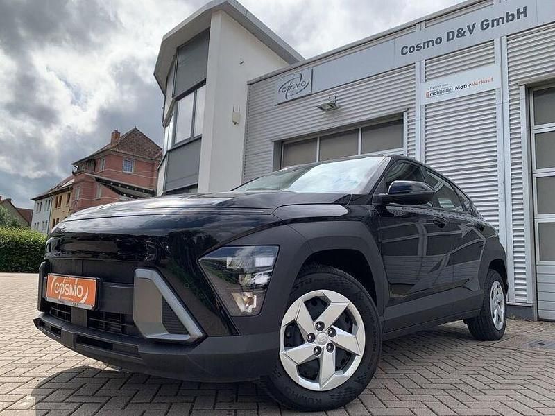 Schwarz Gebraucht 2023 Hyundai Kona Pure SUV | 20.740 € (Superpreis) - Bild 1/4