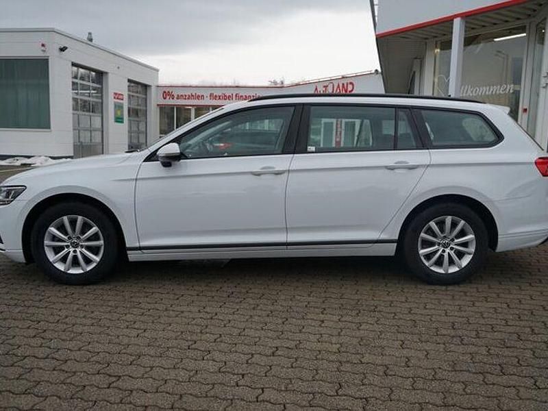 Gebraucht VW Passat 150 PS (110 kW) 2022 Pure white Kombi
