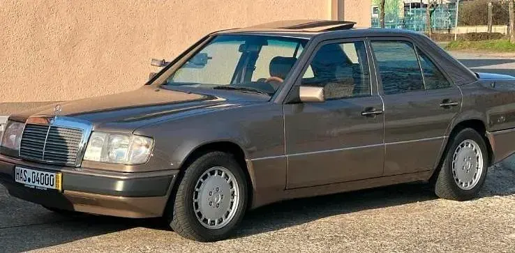 Gebraucht Mercedes E230 132 PS (97 kW) 1994 Braun Limousine