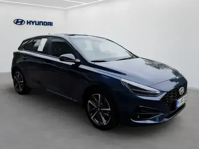 Gebraucht Hyundai i30 Advantage 101 PS (74 kW) 2024 Sailing blue / mic Limousine