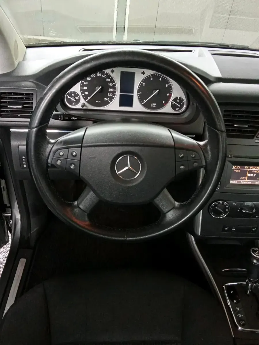 Gebraucht Mercedes B180 116 PS (85 kW) 2011 Grau Van / Kleinbus