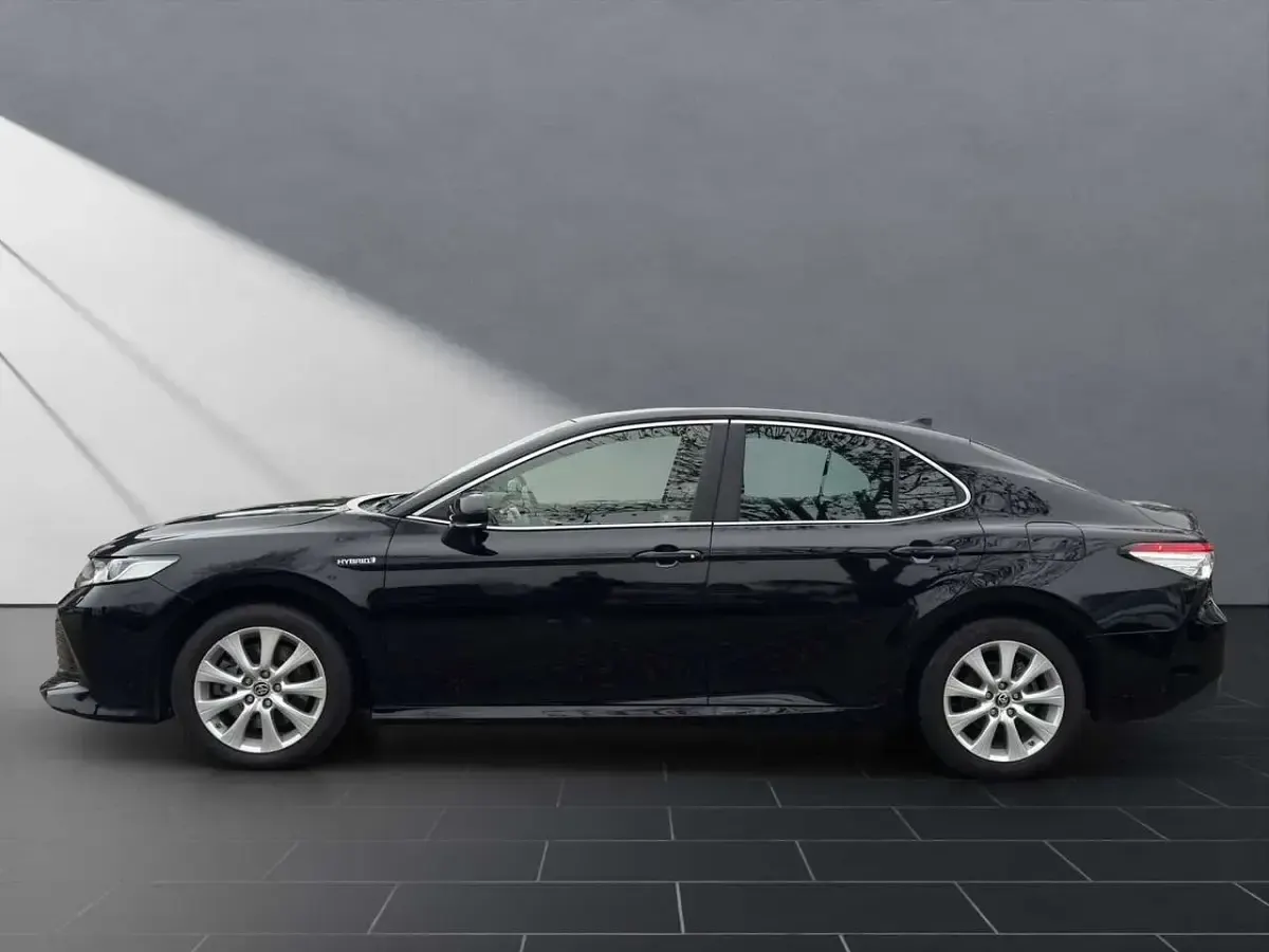 Gebraucht Toyota Camry Hybrid 178 PS (130 kW) 2021 Schwarz Limousine