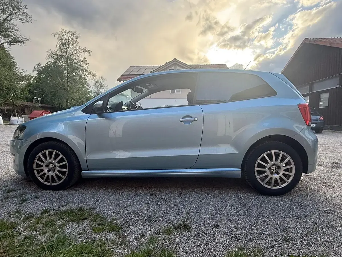 Gebraucht VW Polo 75 PS (55 kW) 2012 Blau Kleinwagen