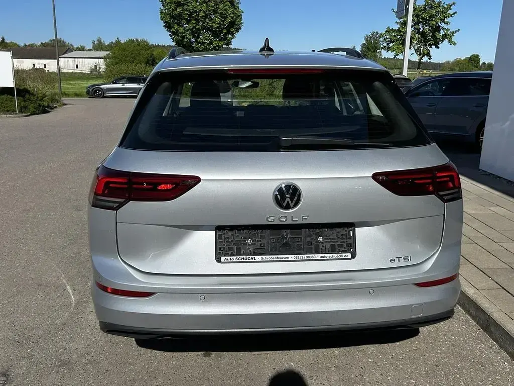 Gebraucht VW Golf VIII Active 131 PS (96 kW) 2023 Reflexsilber metallic Kombi
