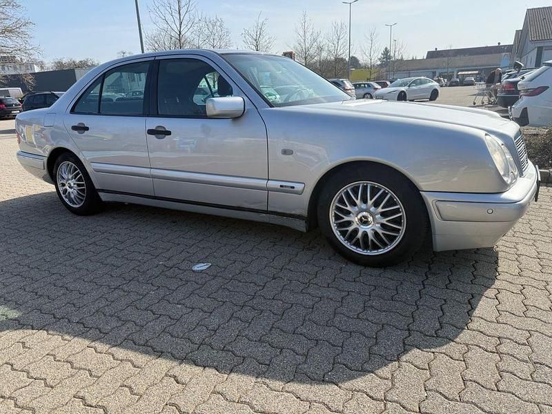 Gebraucht Mercedes E280 Classic 204 PS (150 kW) 1997 Grau Limousine