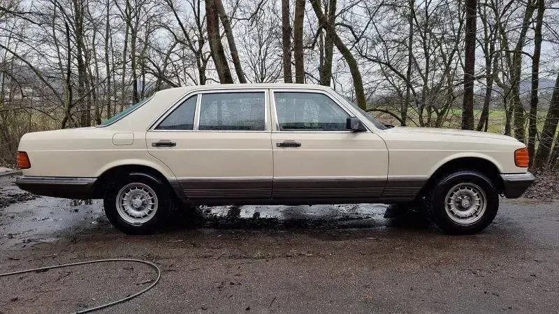 Gebraucht Mercedes 500 231 PS (169 kW) 1983 Gelb Limousine