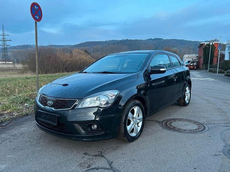 Gebraucht Kia Ceed 125 PS (91 kW) 2012 Schwarz Kleinwagen