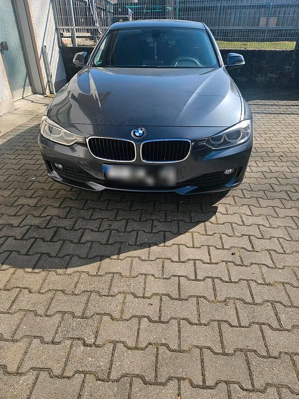 Gebraucht BMW 318 150 PS (110 kW) 2012 Grau Kombi