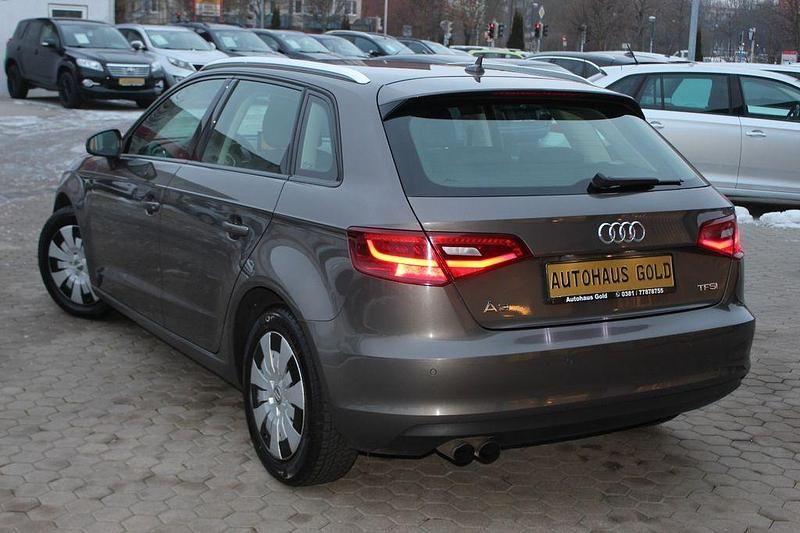 Gebraucht Audi A3 Attraction 122 PS (89 kW) 2013 Grau Limousine