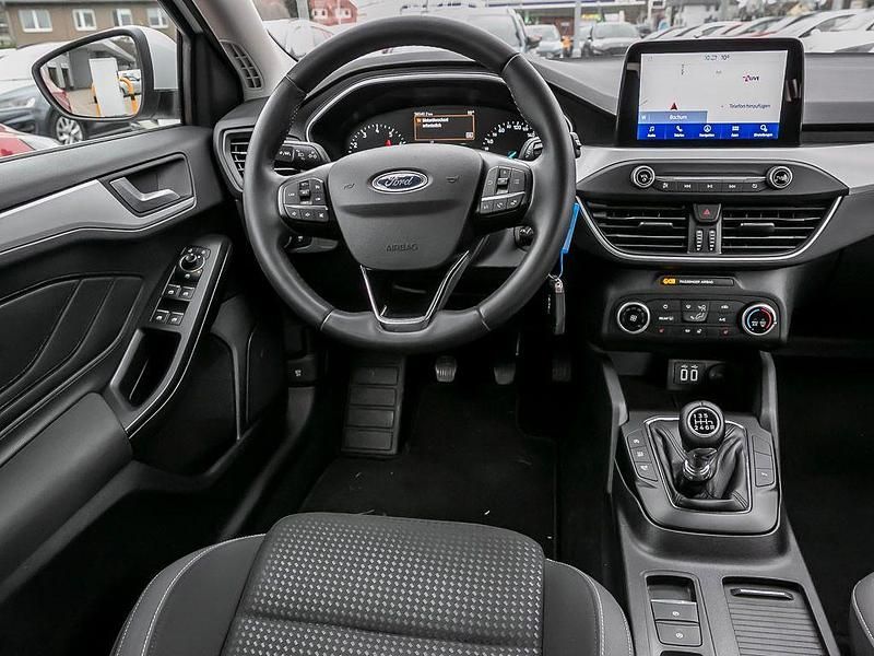 Gebraucht Ford Focus Cool & Connect 101 PS (74 kW) 2021 Weiß Kombi