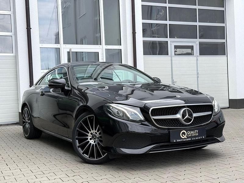Obsidianschwarz Gebraucht 2018 Mercedes E220 Coupé | 34.490 € (Etwas zu teuer) - Bild 1/4