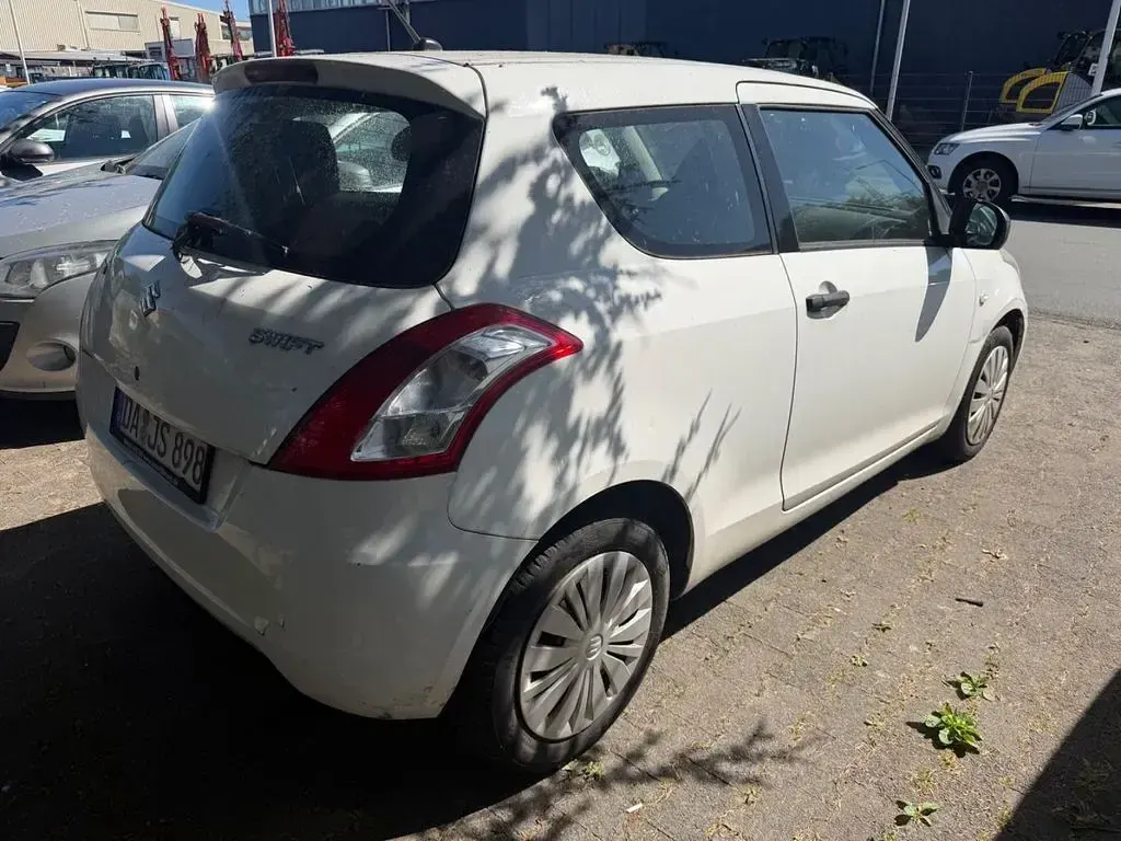 Gebraucht Suzuki Swift 94 PS (69 kW) 2014 Weiß Kleinwagen