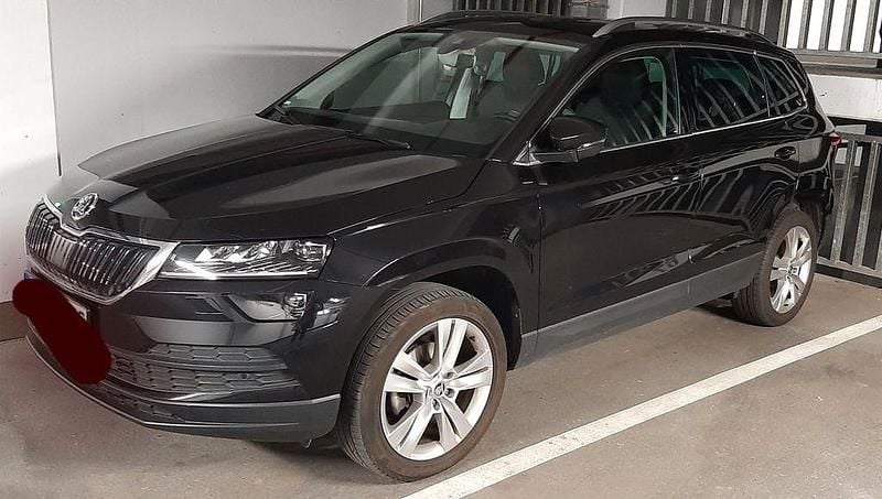 Schwarz Gebraucht 2020 Skoda Karoq Style SUV | 23.900 € (Fairer Preis) - Bild 1/4