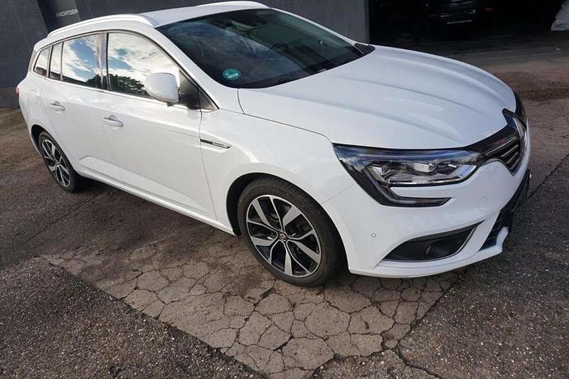 Gletscherweiss Gebraucht 2019 Renault Mégane GrandTour Bose Edition Kombi | 16.895 € - Bild 1/4