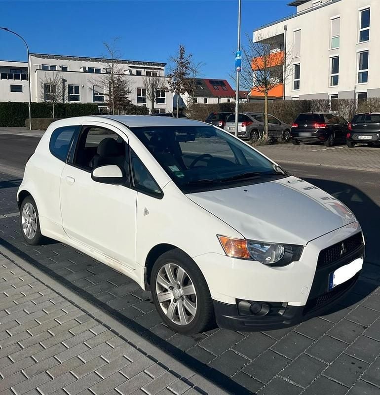 Gebraucht Mitsubishi Colt 75 PS (55 kW) 2012 Weiß Kleinwagen