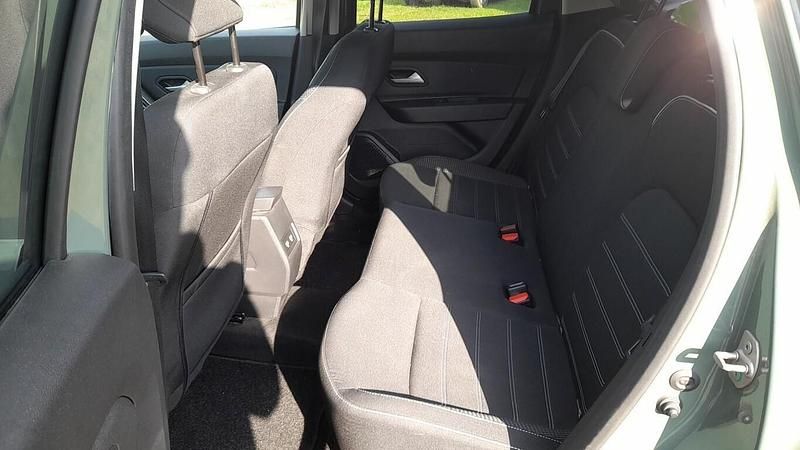 Gebraucht Dacia Duster Journey 131 PS (96 kW) 2023 Grün SUV