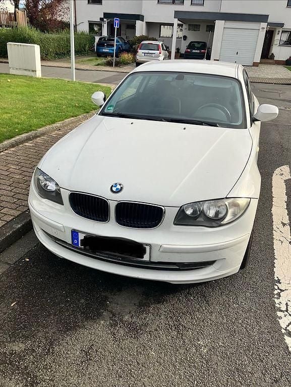 Weiß Gebraucht 2010 BMW 116 Kleinwagen | 3.800 € (Fairer Preis) - Bild 1/4