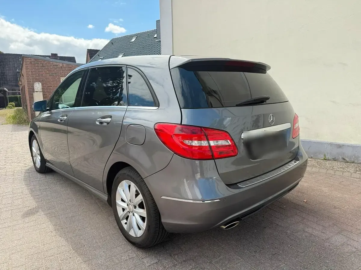 Gebraucht Mercedes B200 156 PS (114 kW) 2012 Grau Kleinwagen