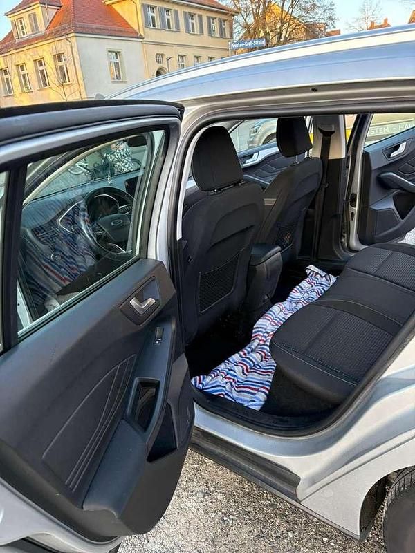 Gebraucht Ford Focus Active 120 PS (88 kW) 2019 Silber Limousine