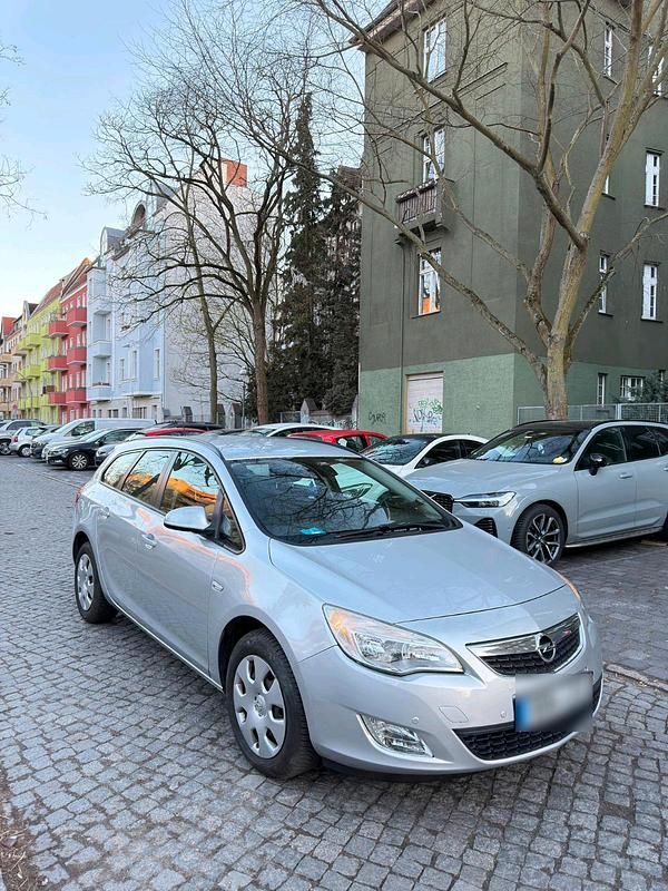Second-hand Opel Astra 140 CP (102 kW) 2012 Gri Break