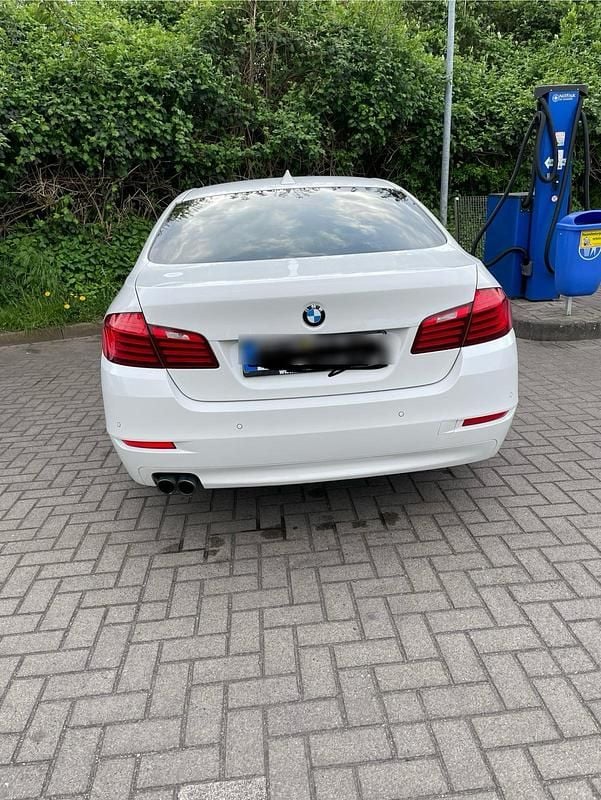 Gebraucht BMW 520 190 PS (139 kW) 2016 Weiß Limousine