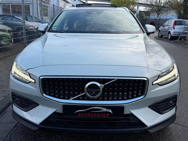 Gebraucht Volvo V60 CC Pro 250 PS (183 kW) 2021 Silber Kombi