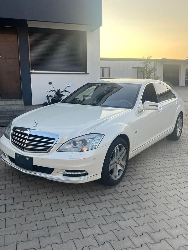 Weiß Gebraucht 2011 Mercedes S600L Limousine | 23.000 € - Bild 1/4