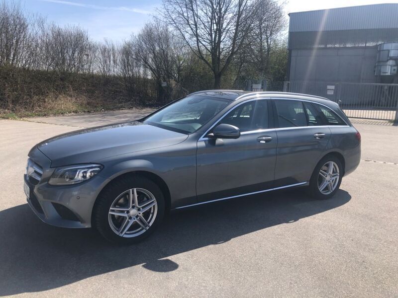 Grau Gebraucht 2019 Mercedes C200 Kombi | 25.900 € (Fairer Preis) - Bild 1/4