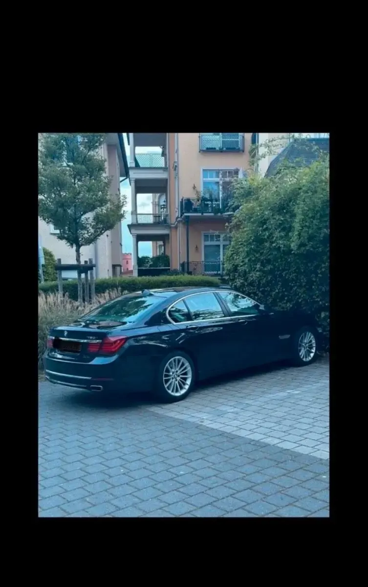 Gebraucht BMW 750 449 PS (330 kW) 2012 Schwarz Limousine