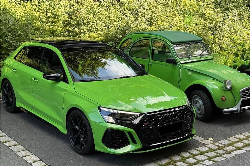 Grün Gebraucht 2024 Audi RS3 Sportback Sport Kleinwagen | 57.500 € (Guter Preis) - Bild 1/4