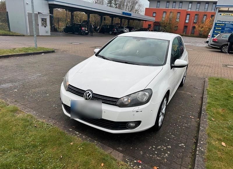 Weiß Gebraucht 2010 VW Golf Coupé | 3.500 € (Fairer Preis) - Bild 1/4