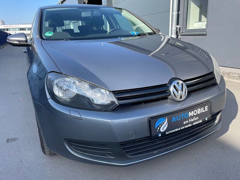 Grau Gebraucht 2010 VW Golf VI Trendline Limousine | 5.490 € (Fairer Preis) - Bild 1/4