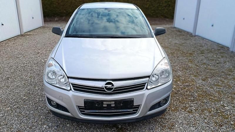 Gebraucht Opel Astra 115 PS (84 kW) 2009 Silber Limousine