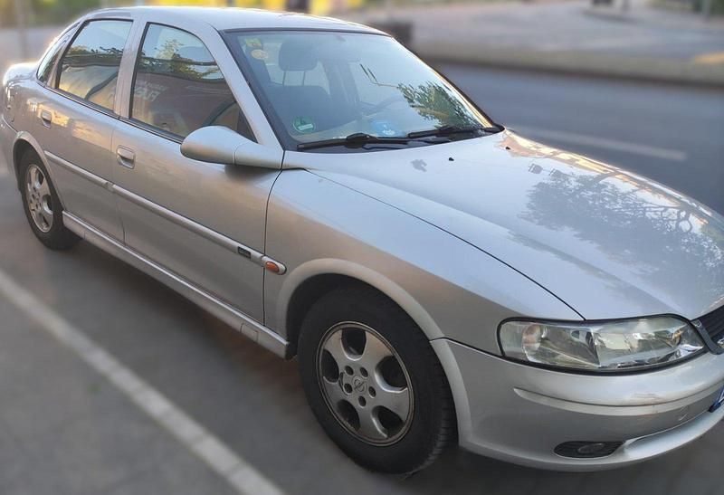 Silber Gebraucht 2000 Opel Vectra Limousine | 1.800 € - Bild 1/4