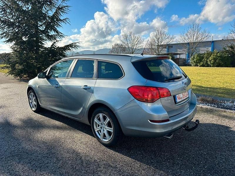 Gebraucht Opel Astra 179 PS (131 kW) 2012 Silber Kombi