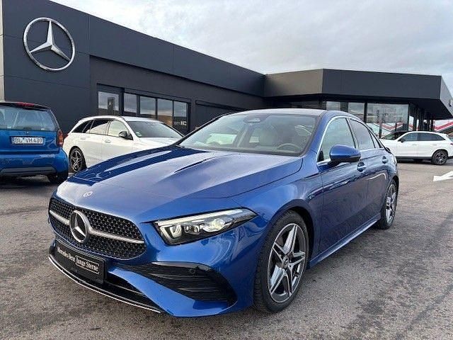 Gebraucht Mercedes A220 AMG 190 PS (139 kW) 2024 Metalliclack spektralblau Limousine