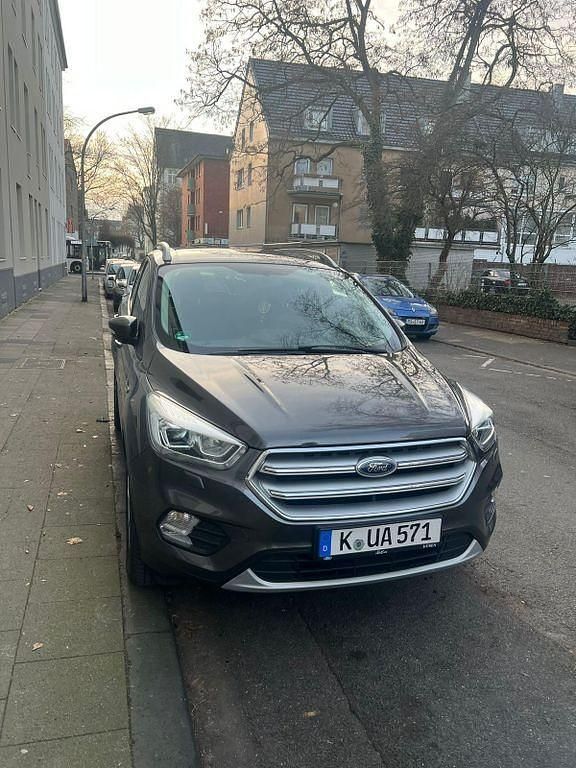 Gebraucht Ford Kuga 150 PS (110 kW) 2018 Grau SUV