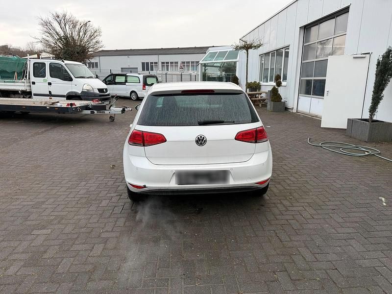 Gebraucht VW Golf VII 85 PS (62 kW) 2014 Weiß Kleinwagen