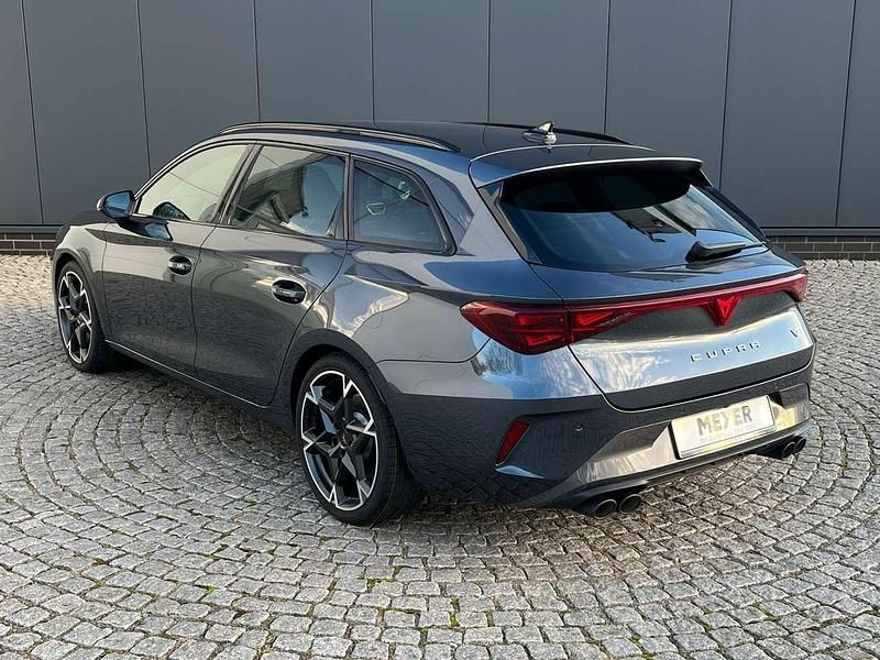 Neu Cupra Leon VZ 333 PS (244 kW) 2025 Magnetic grau metallic Kombi