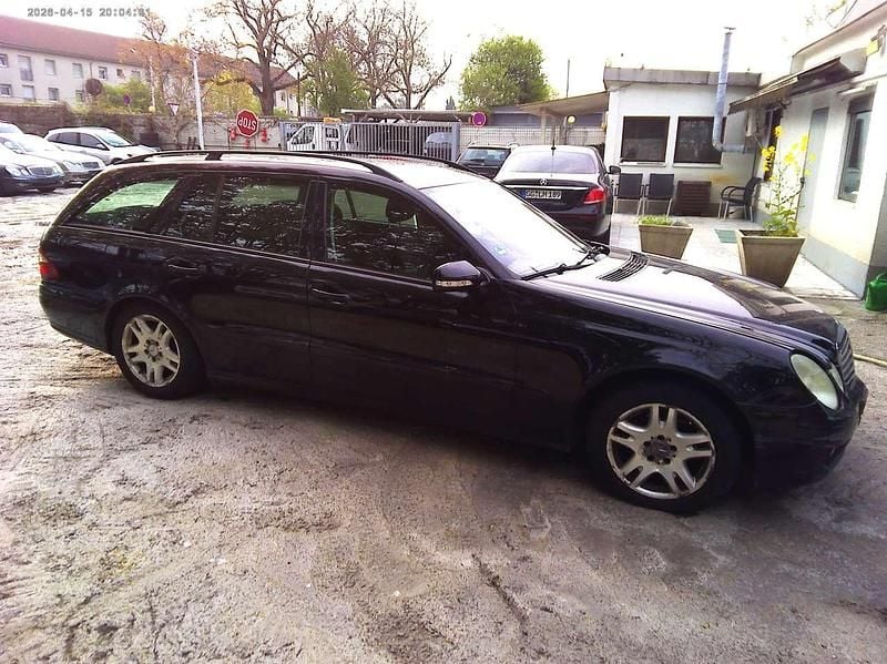 Gebraucht Mercedes E220 Classic 170 PS (125 kW) 2007 Schwarz Kombi