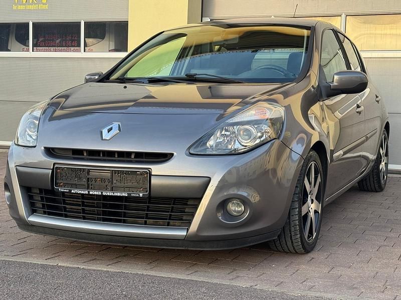 Grau Gebraucht 2010 Renault Clio II Kleinwagen | 2.499 € - Bild 1/4