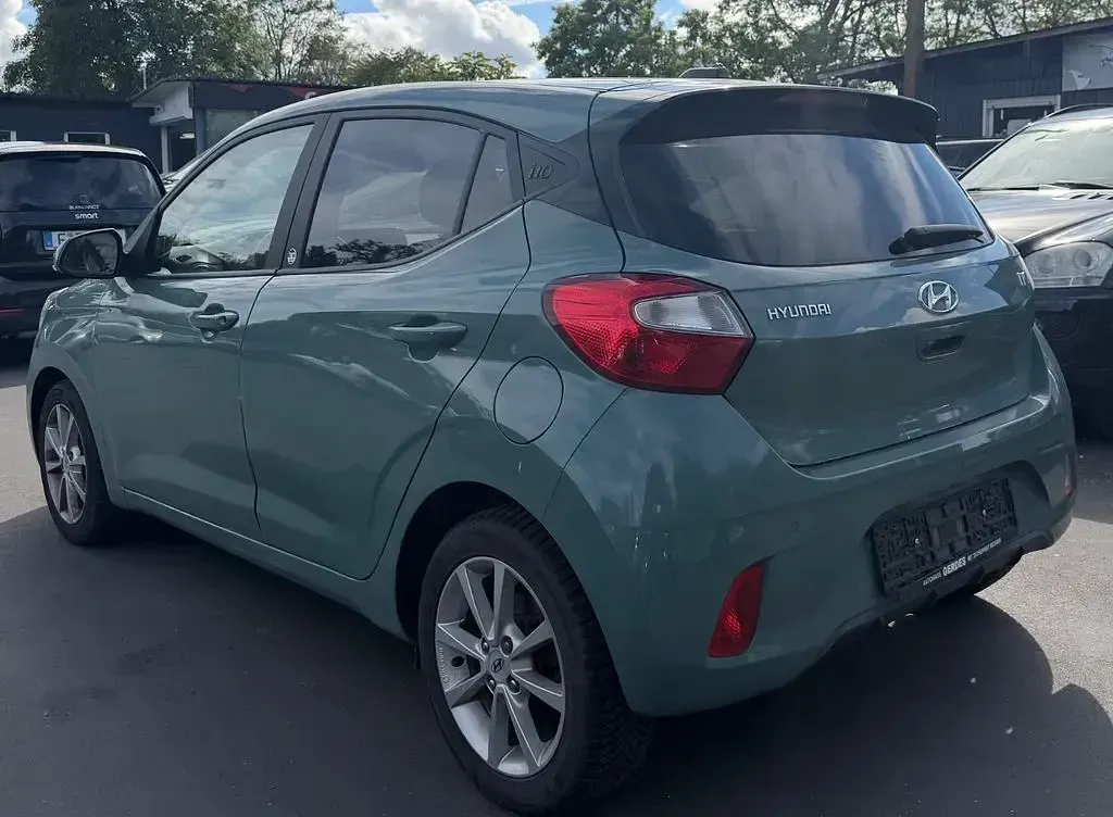 Gebraucht Hyundai i10 Edition 30+ 67 PS (49 kW) 2022 Grün Kleinwagen