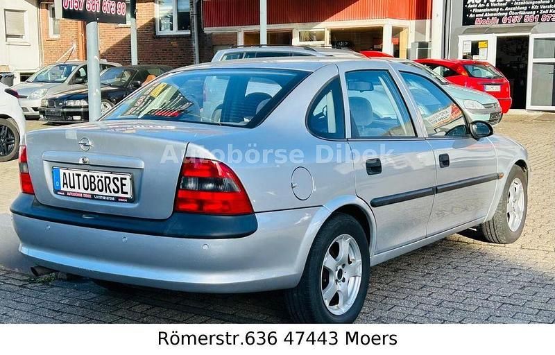 Gebraucht Opel Vectra 101 PS (74 kW) 1998 Silber Limousine