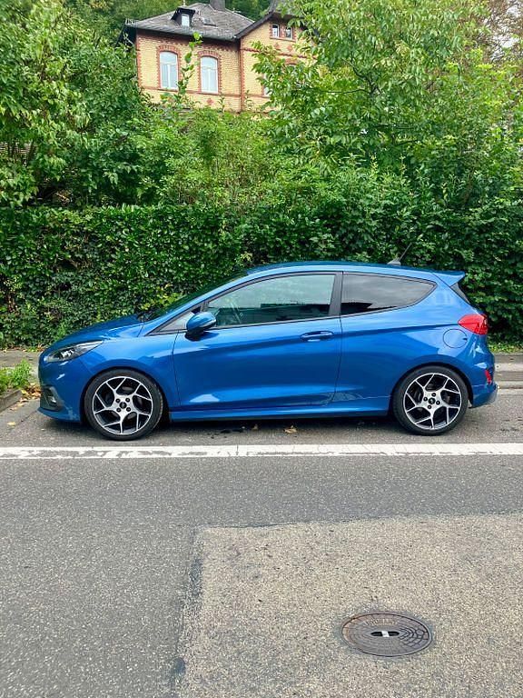 Blau Gebraucht 2020 Ford Fiesta ST Kleinwagen | 13.500 € (Superpreis) - Bild 1/4