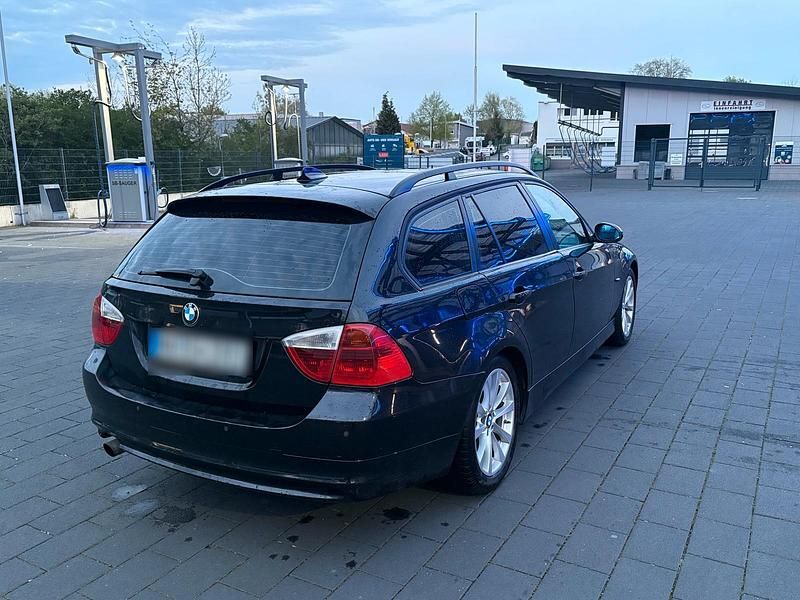 Gebraucht BMW 320 163 PS (119 kW) 2006 Schwarz Kombi