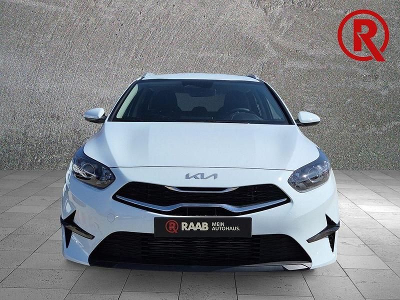 Gebraucht Kia Ceed Sportswagon Vision 101 PS (74 kW) 2025 Wd) casa white s (weiss Kombi