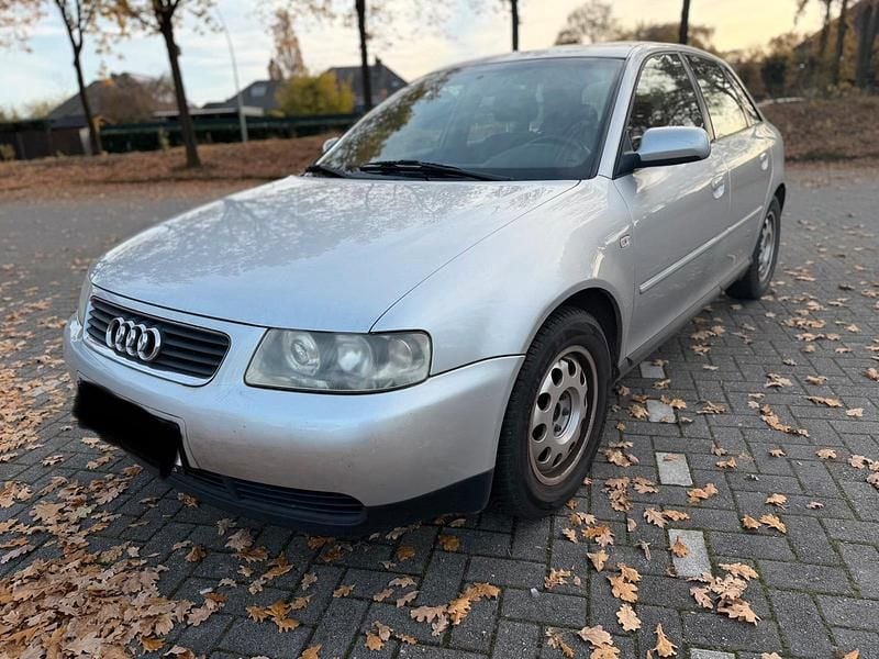 Second-hand Audi A3 102 CP (75 kW) 2001 Argintiu Hatchback