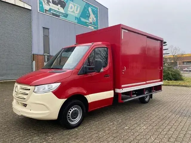 Używany Mercedes Sprinter 143 KM (105 kW) 2020 Czerwony Van